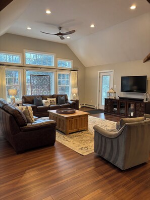 Living area - Newly Renovated Home - Open Floor Plan - 6 Mins to PGA Aronimink - 2.5 miles (Berwyn)
