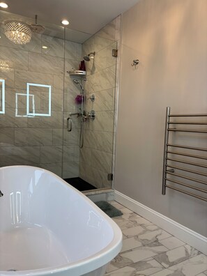 Shower, hair dryer, towels, soap - Newly Renovated Home - Open Floor Plan - 6 Mins to PGA Aronimink - 2.5 miles (Berwyn)
