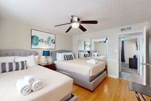 4 bedrooms, desk, iron/ironing board, free WiFi - Sunny home with a pool, grill, washer/dryer, & AC - dog friendly (Phoenix)