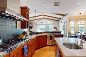 Fridge, microwave, oven, stovetop - Luxurious, dog-friendly home w/ a home office, private pool, spa & gas grill (Rancho Mirage)