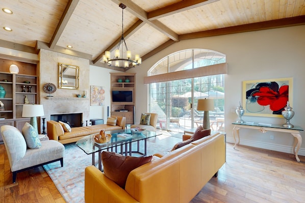 Smart TV, fireplace, DVD player, books - Luxurious, dog-friendly home w/ a home office, private pool, spa & gas grill (Rancho Mirage)