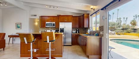 Coffee/tea maker, fridge, microwave, oven
