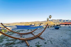 Property grounds - Spacious mountain view dog-friendly house with grill, fireplace, W/D, & kitchen (Yucca Valley)