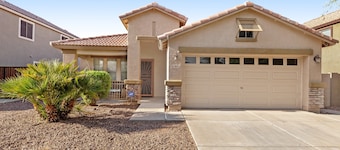 Desert oasis with an enclosed yard, firepit, washer/dryer, and central AC