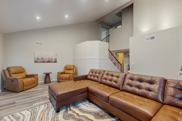 Smart TV - Your Sunny Scottsdale Escape — A Spacious Two-Story Retreat with a Private Pool. (Scottsdale)