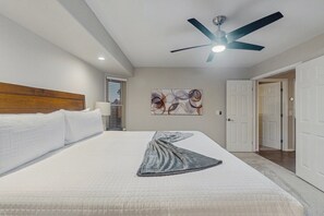4 bedrooms, iron/ironing board, free WiFi, bed sheets - Your Sunny Scottsdale Escape — A Spacious Two-Story Retreat with a Private Pool. (Scottsdale)