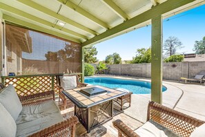 Terrace/patio - Home with pool, grill, firepit, washer/dryer & central AC - near golf & hiking (Phoenix)