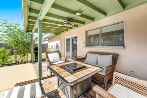 Outdoor dining - Home with pool, grill, firepit, washer/dryer & central AC - near golf & hiking (Phoenix)