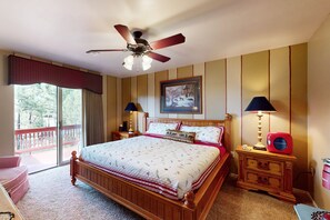 3 bedrooms, iron/ironing board, free WiFi, bed sheets - Spacious home with fireplace, multiple patios, balcony & grill (Show Low)