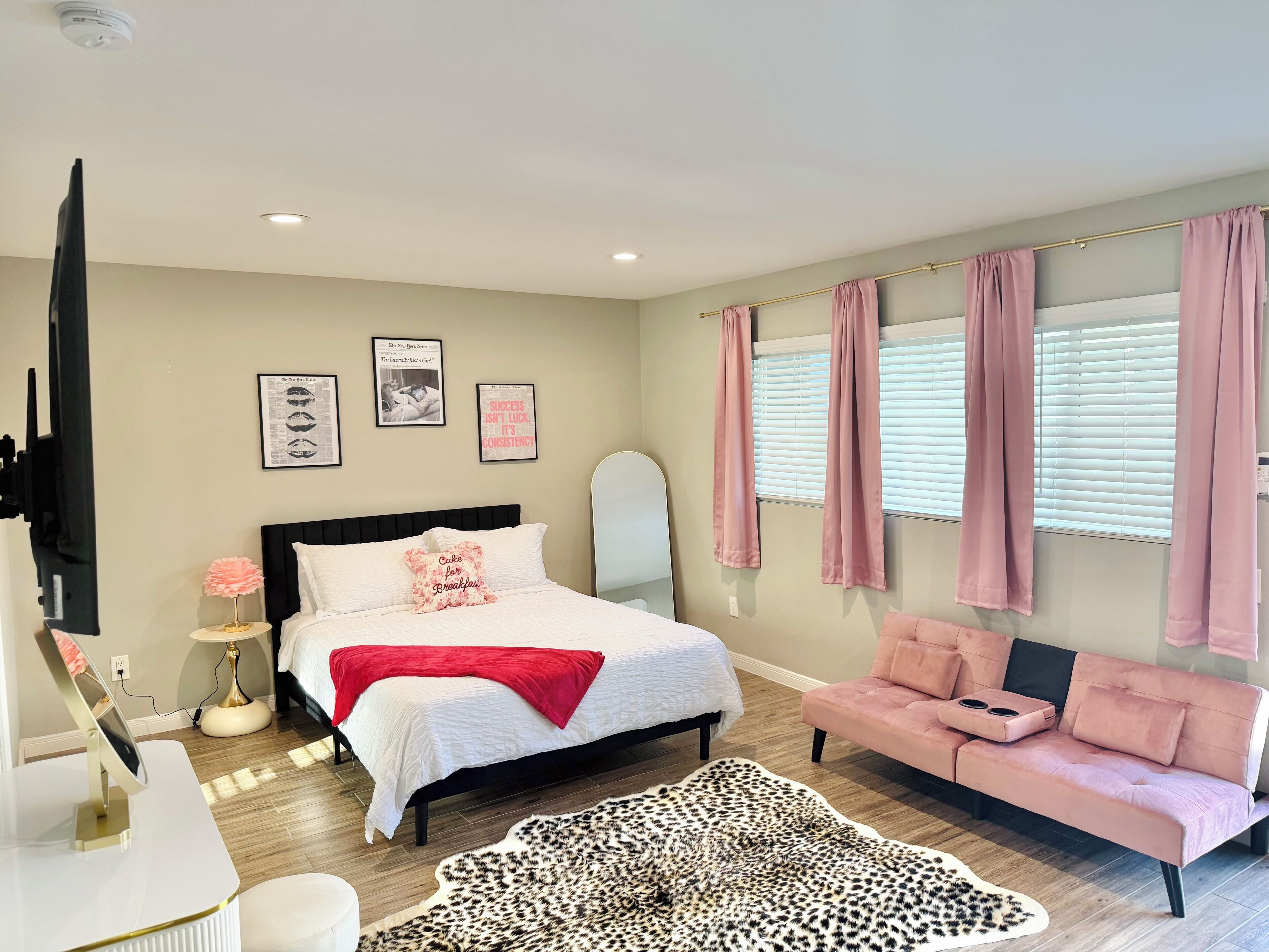 Iron/ironing board, WiFi, bed sheets