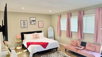 Iron/ironing board, WiFi, bed sheets