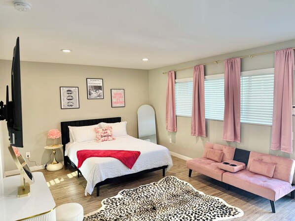 Iron/ironing board, WiFi, bed sheets