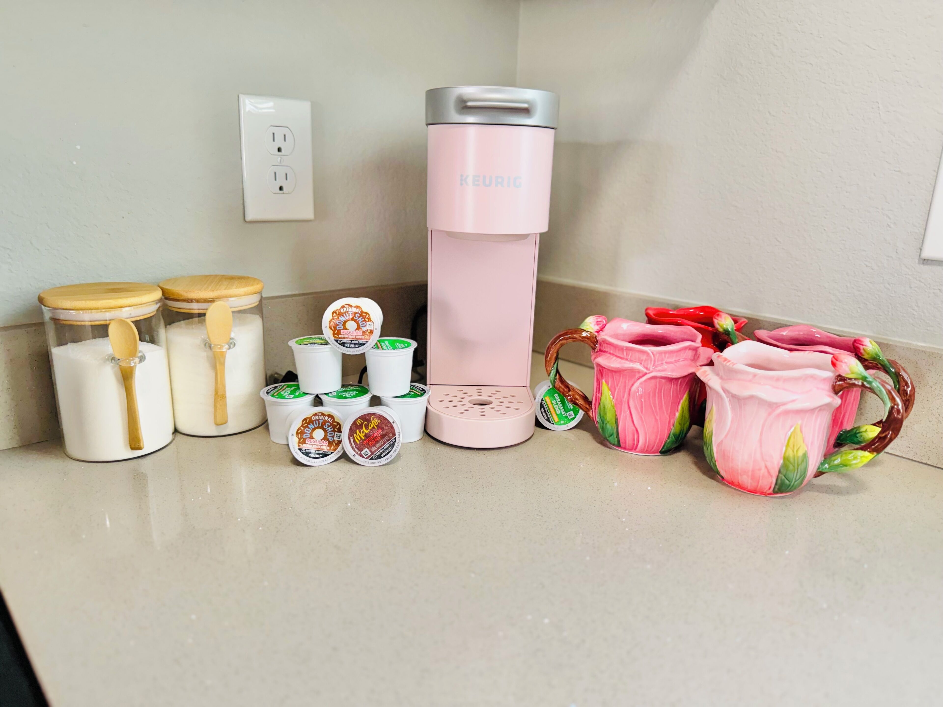 吹风机、毛巾、肥皂、卫生纸