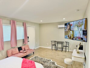 Unclassified image, 4 of 20, button - Pretty in pink studio/Montrose HTX/Free parking + WIFI (Houston)