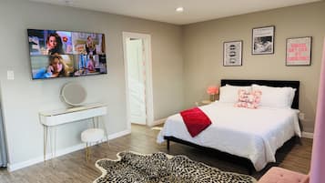 Iron/ironing board, WiFi, bed sheets