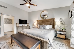 3 bedrooms, iron/ironing board, free WiFi, bed sheets - Newly Furnished Home with WiFi, Private Pool, & Backyard Activities (Scottsdale)