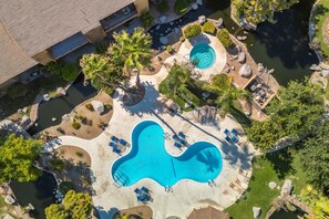 A heated pool - Serene Condo with pool, duck ponds and washer/dryer (Indio)