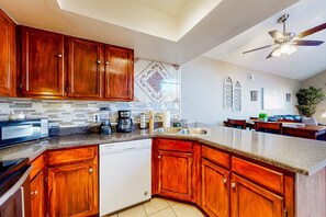 Fridge, microwave, oven, stovetop - Gated-entry condo with central location, central AC, & private W/D (Phoenix)