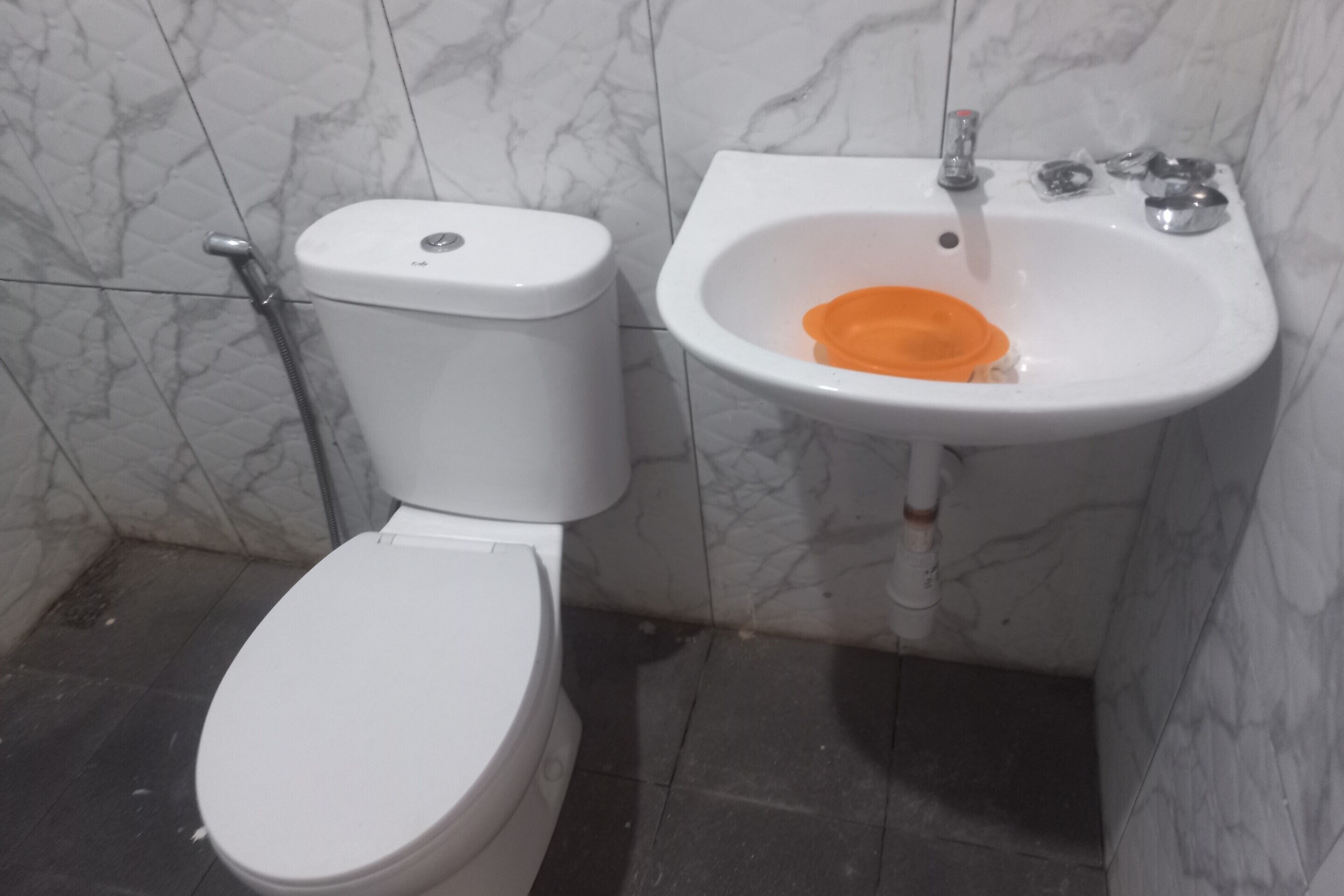 Kamar Double Standar | Kamar mandi