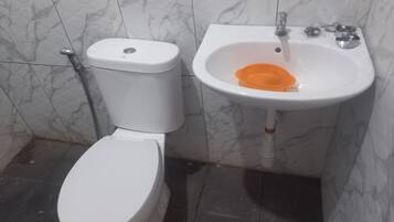 Kamar Double Standar | Kamar mandi