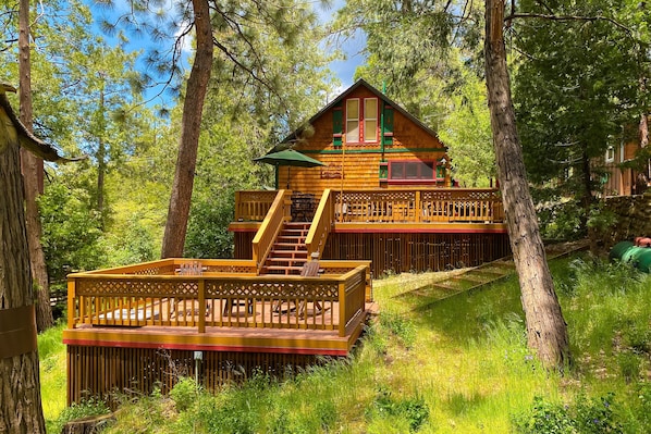 Exterior - Dog-friendly quaint cabin with two-story deck, fireplace, W/D, & yoga studio (Idyllwild-Pine Cove)