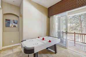 Games room - Large, dog-friendly home with air hockey & great location close to trails (Flagstaff)