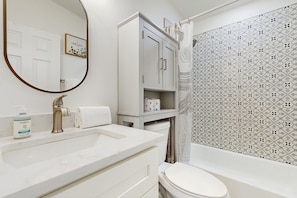 Een douche, een haardroger, handdoeken