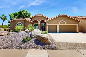 Exterior - Oasis in Sunny Scottsdale—where comfort, games, and poolside relaxation. (Scottsdale)