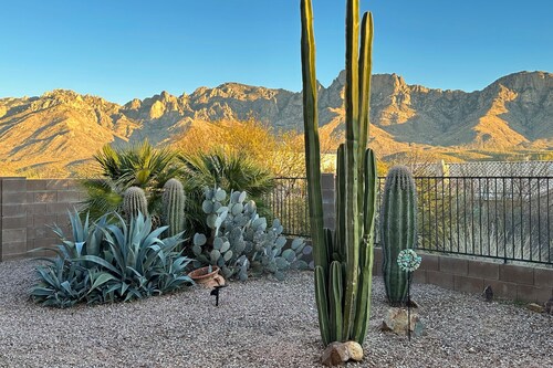 Expansive mountain views!  Spacious retreat near Catalina State Park!