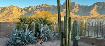 Expansive mountain views!  Spacious retreat near Catalina State Park!