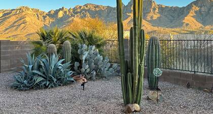 Expansive mountain views! Spacious retreat near Catalina State Park!