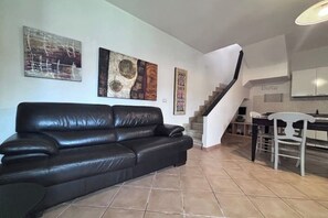 Living area - Capitana Eden Villa - Your retreat between sea and nature (Quartu Sant'Elena)
