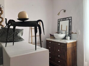 Interior - Auvillar room in the port gallery old fishermen's house (Auvillar)