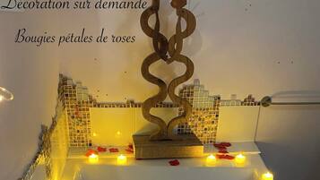 Secadora de cabello, toallas, jabón