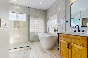 Shower, hair dryer, towels - Luxury home with pool & pool spa, ping-pong, fire pit, & BBQ grill - dogs ok (Gilbert)