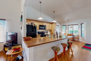 Fridge, microwave, oven, stovetop - Desert Blooms | House in Avondale with a private pool & grill (Avondale)