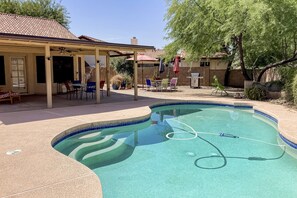 A heated pool - Desert Blooms | House in Avondale with a private pool & grill (Avondale)
