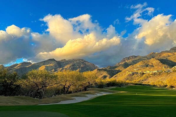 Golf - Bright Tucson home near golf & hiking with pool & spa - 30-night stay min. (Tucson)