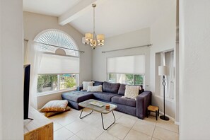 Smart TV, fireplace, books - Bright Tucson home near golf & hiking with pool & spa - 30-night stay min. (Tucson)
