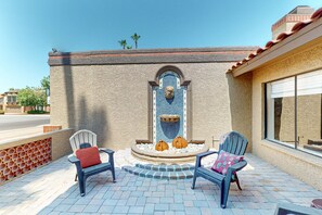 Terrace/patio - 4 BR house with pool, putting green, great patio (Scottsdale)