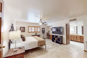 4 bedrooms, desk, iron/ironing board, free WiFi - 4 BR house with pool, putting green, great patio (Scottsdale)