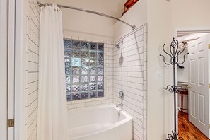 Shower, hair dryer, towels - Step-free, dog-friendly home with pool, hot tub & grill (Scottsdale)