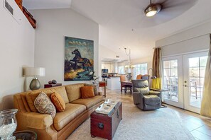 Smart TV, fireplace - Step-free, dog-friendly home with pool, hot tub & grill (Scottsdale)