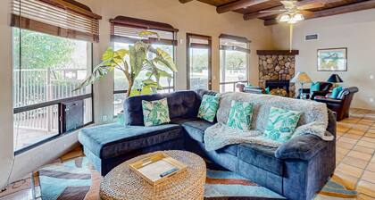 Golf & mountain view desert home with shared pool and gym - dog-friendly