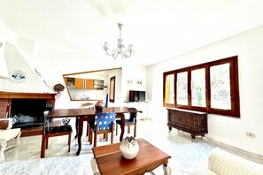 Fireplace - Villa Prestige 🌊✨ - Refinement and Relaxation Just a Step from the Sea (Santa Margherita di Pula)