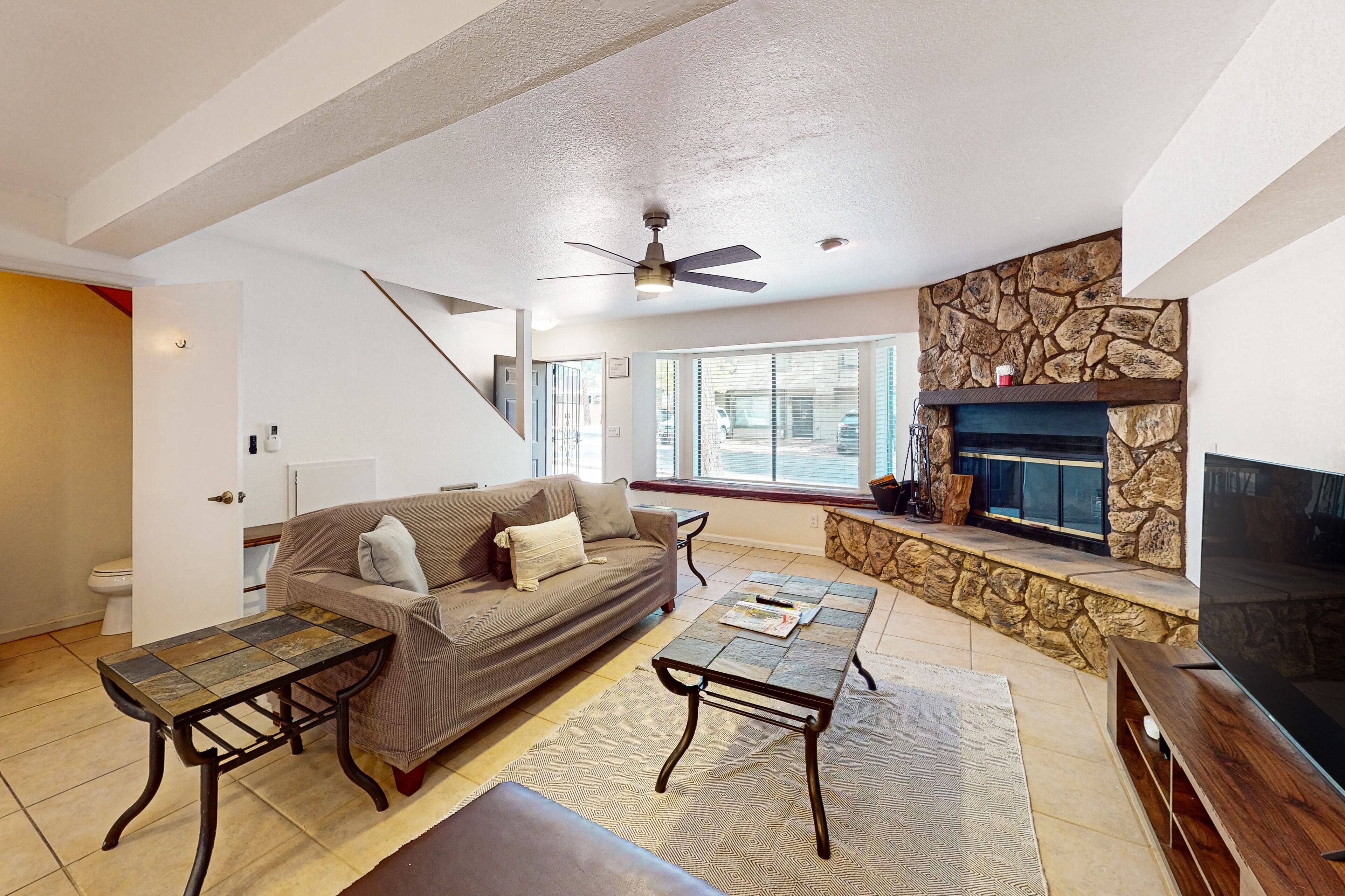 Smart TV, fireplace, table tennis