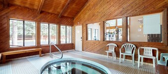 Peaceful condo with patio, pool/hot tub, gym, and fireplace