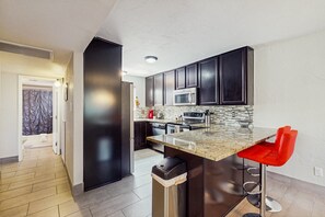 Fridge, microwave, oven, stovetop - Ground floor condo w/ private patio & direct access to shared pool, dog-friendly (Scottsdale)