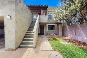 Exterior - Ground floor condo w/ private patio & direct access to shared pool, dog-friendly (Scottsdale)