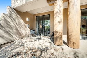 Terrace/patio - Lovely, Ground-Floor Townhouse with a Great Location, Patios, WiFi & Shared Pool (Carefree)